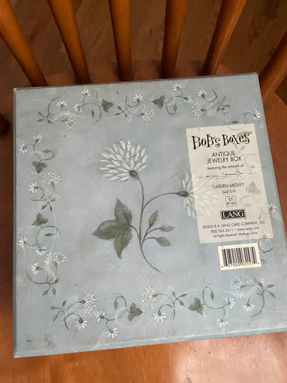 Antique-style Jewelry Box
